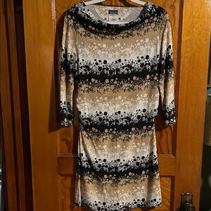 Patagonia Women's Tunic Top in Black, White, and Tan Size M